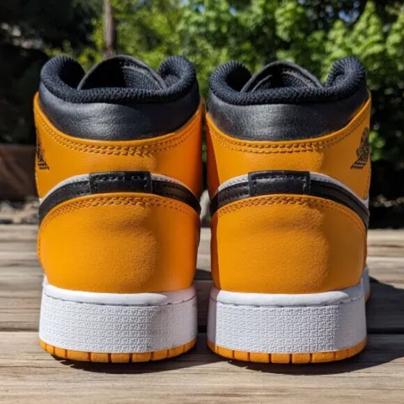 Air Jordan 1 Retro Mid 'Taxi' - 6.5Y - Picture 3 of 11